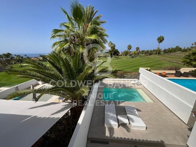 Chalet en costa adeje con piscina privada.