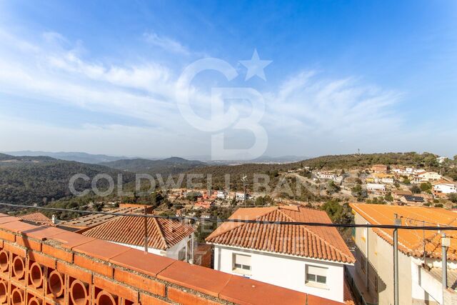 Casa a reformar en Las Planas con vistas panorámicas a Montserrat