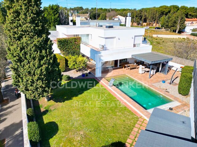 Casa de alto standing con piscina y jardín en Figueres