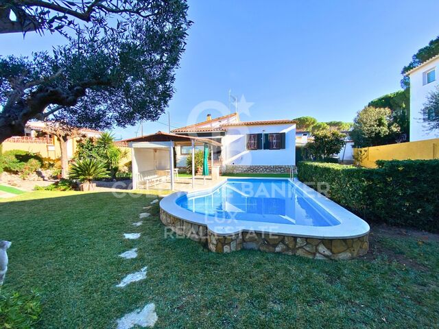 Casa con piscina a 500 m de la playa, L'Escala