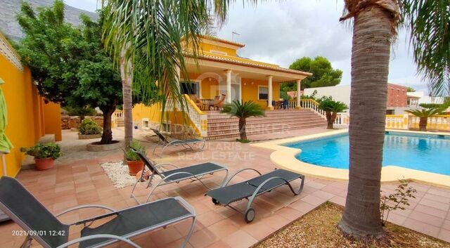 6 bedroom villa in the prestigious area of Montgó in Denia.