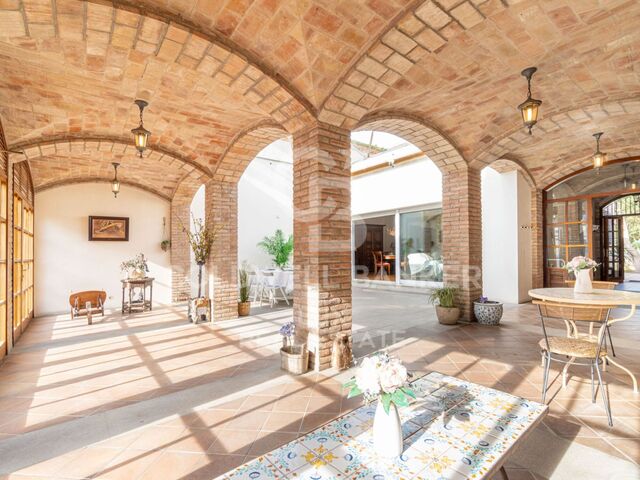 Haus mit Terrasse und Garten im Zentrum von Figueres