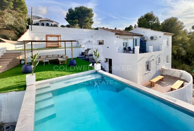 Villa mit 4 Schlafzimmern und fantastischer Aussicht in El Montgó, Dénia