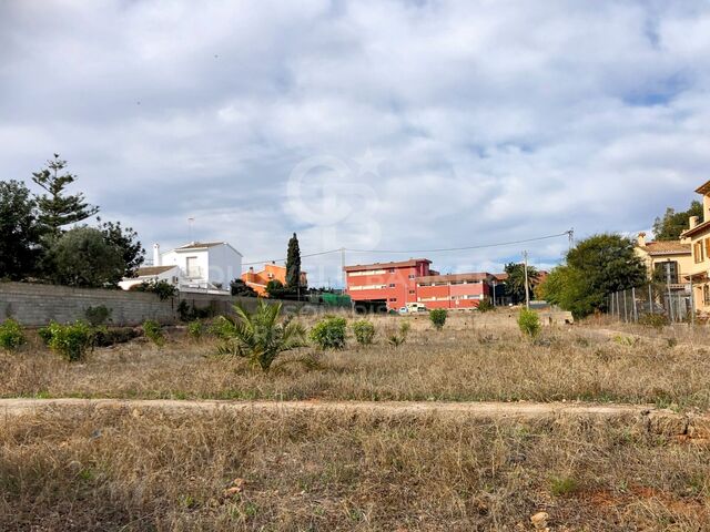 Flat urban plot in Denia ready to build