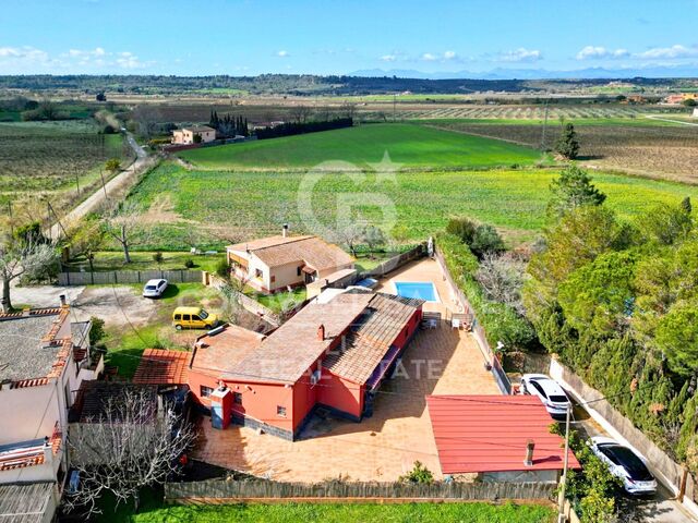 Casa con jardín en Garriguella, pueblo tranquilo del Alt Empordà