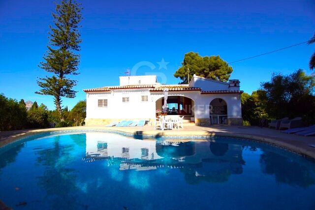 Villa con vistas al mar y la montaña del Montgó en Jávea