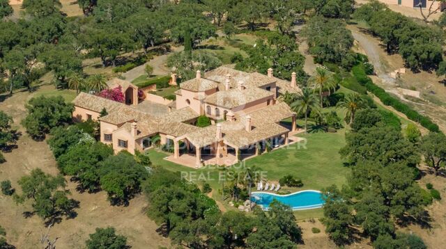 Stunning house for sale in La Mairena, Ojen with panoramic views of Marbella coastline