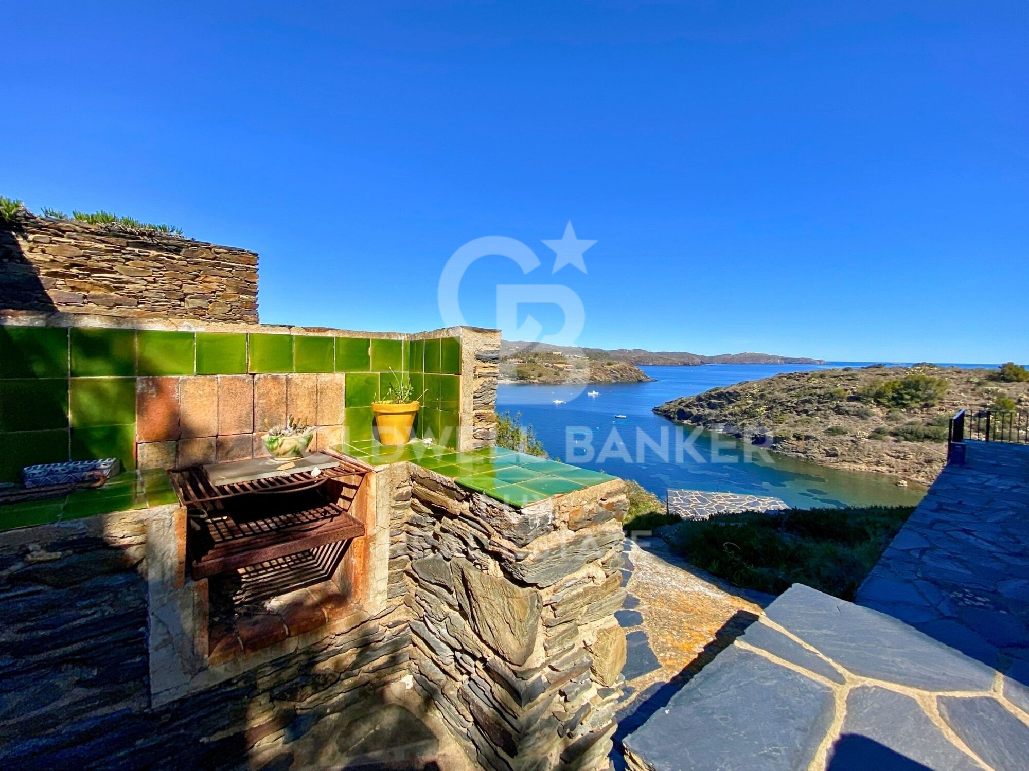 Propiedad en primera línea de mar en Cadaqués con vistas al mar, única en Europa
