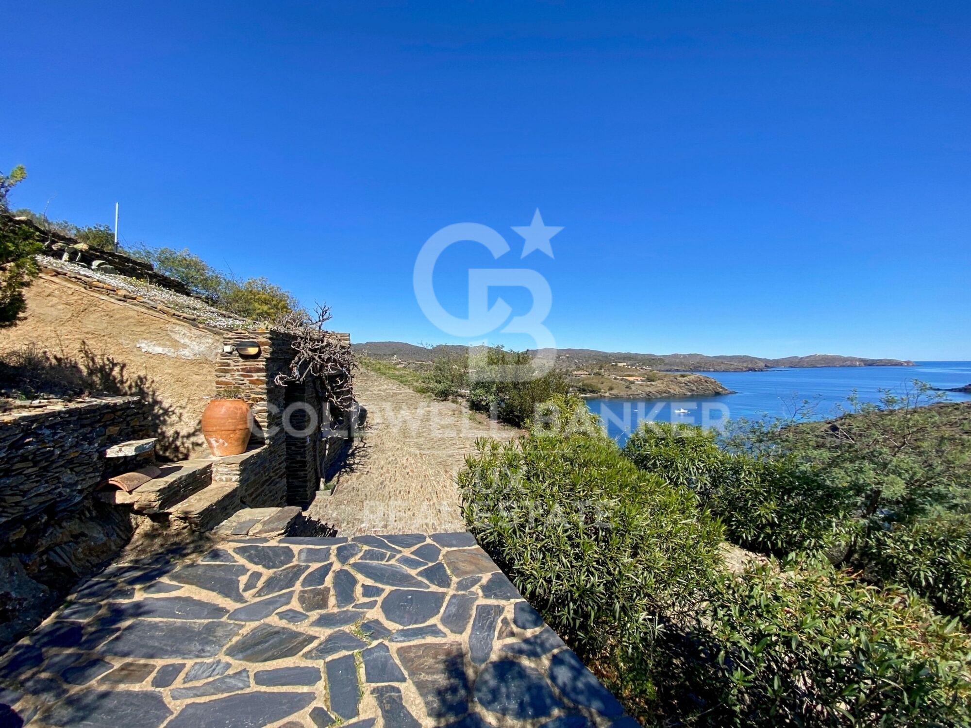 Propiedad en primera línea de mar en Cadaqués con vistas al mar, única en Europa