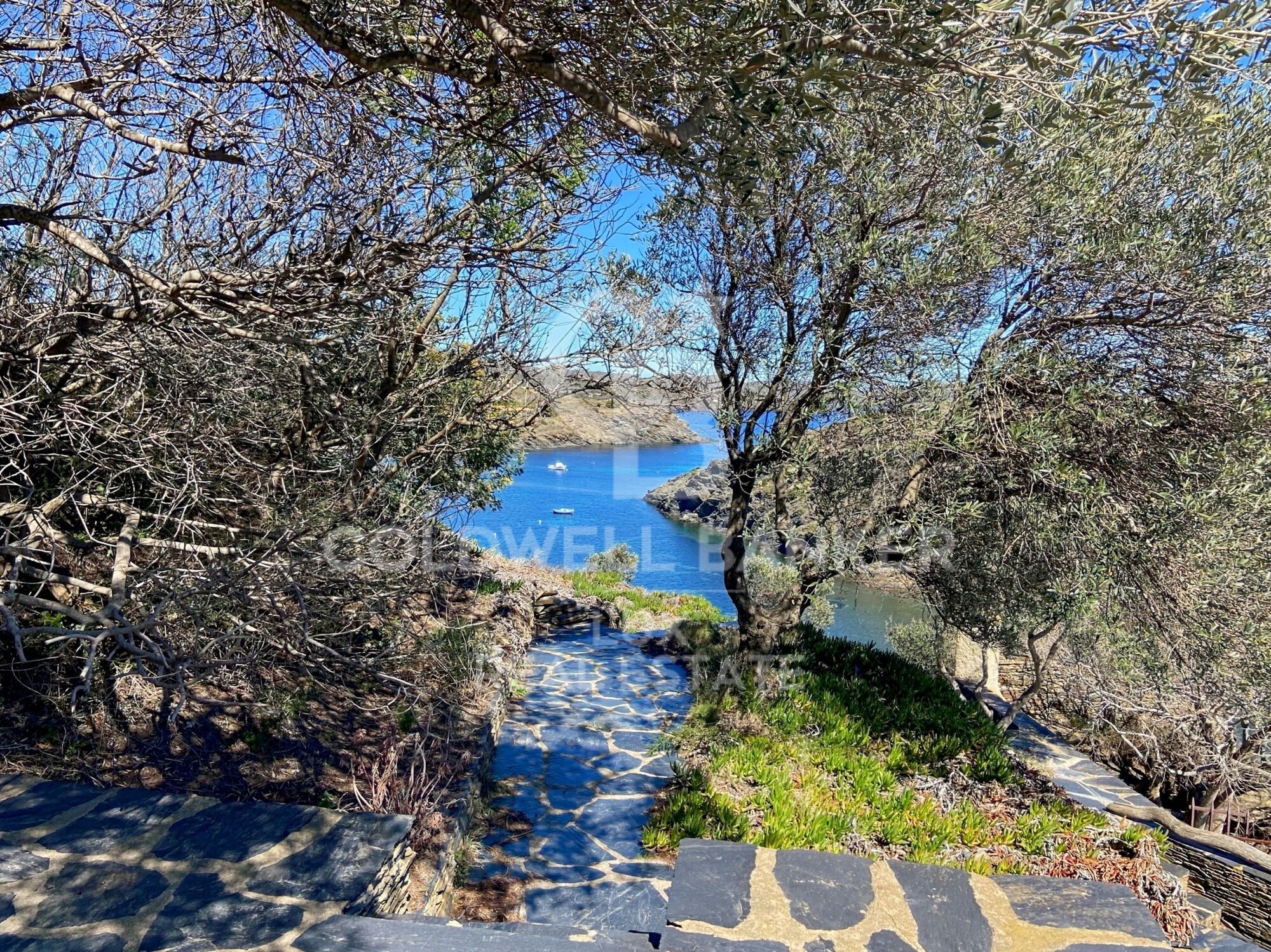 Propiedad en primera línea de mar en Cadaqués con vistas al mar, única en Europa