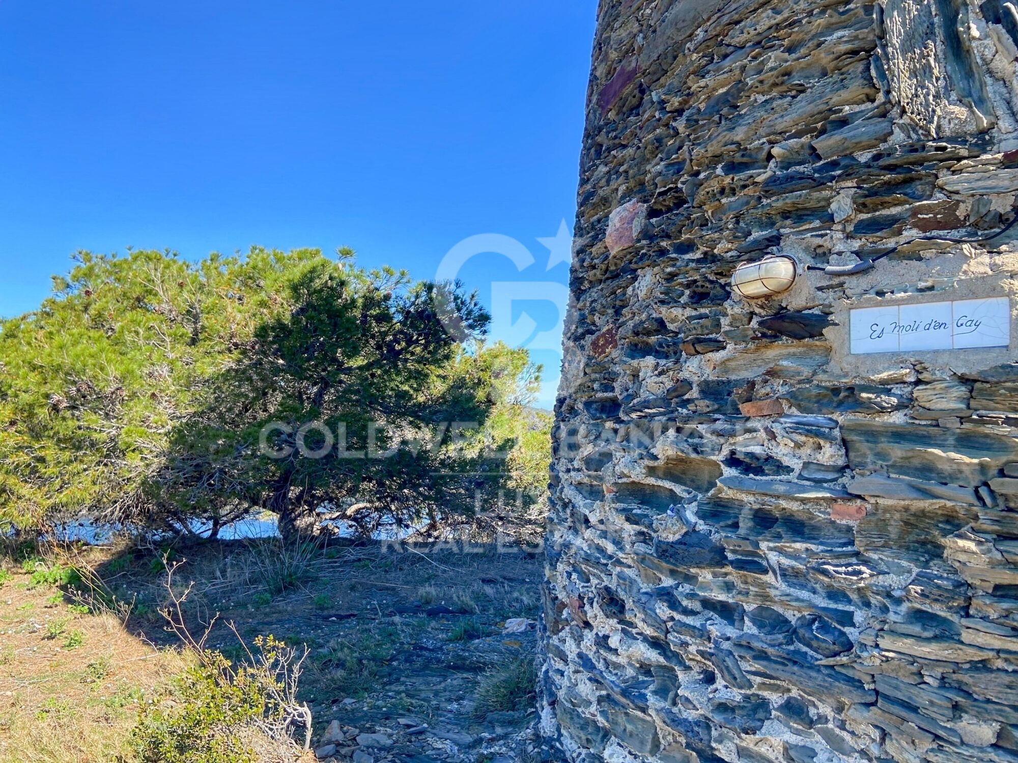 Propiedad en primera línea de mar en Cadaqués con vistas al mar, única en Europa