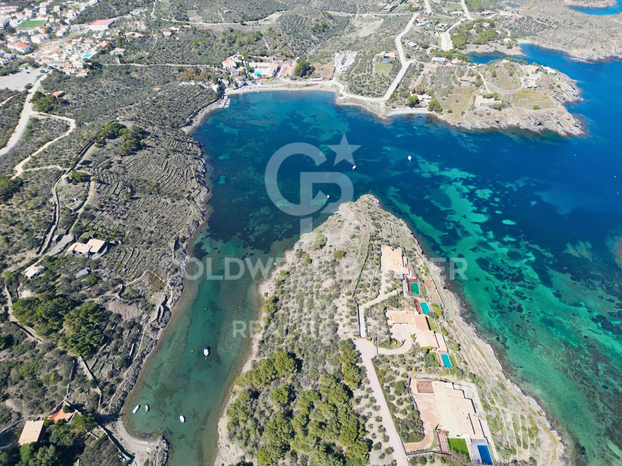 Propiedad en primera línea de mar en Cadaqués con vistas al mar, única en Europa