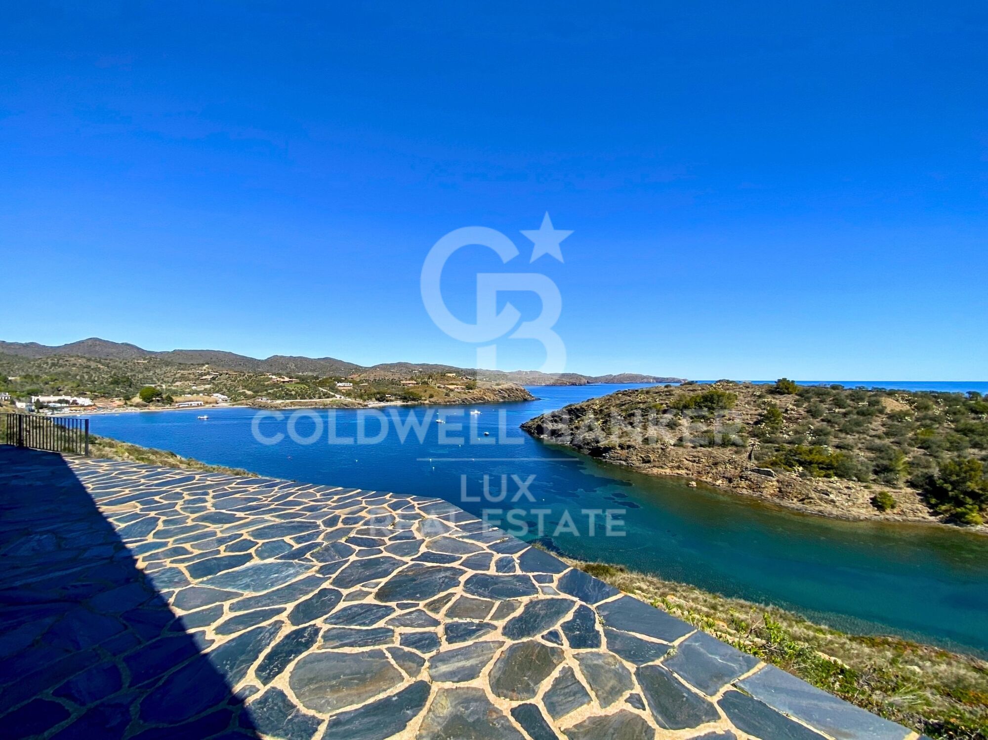 Propiedad en primera línea de mar en Cadaqués con vistas al mar, única en Europa