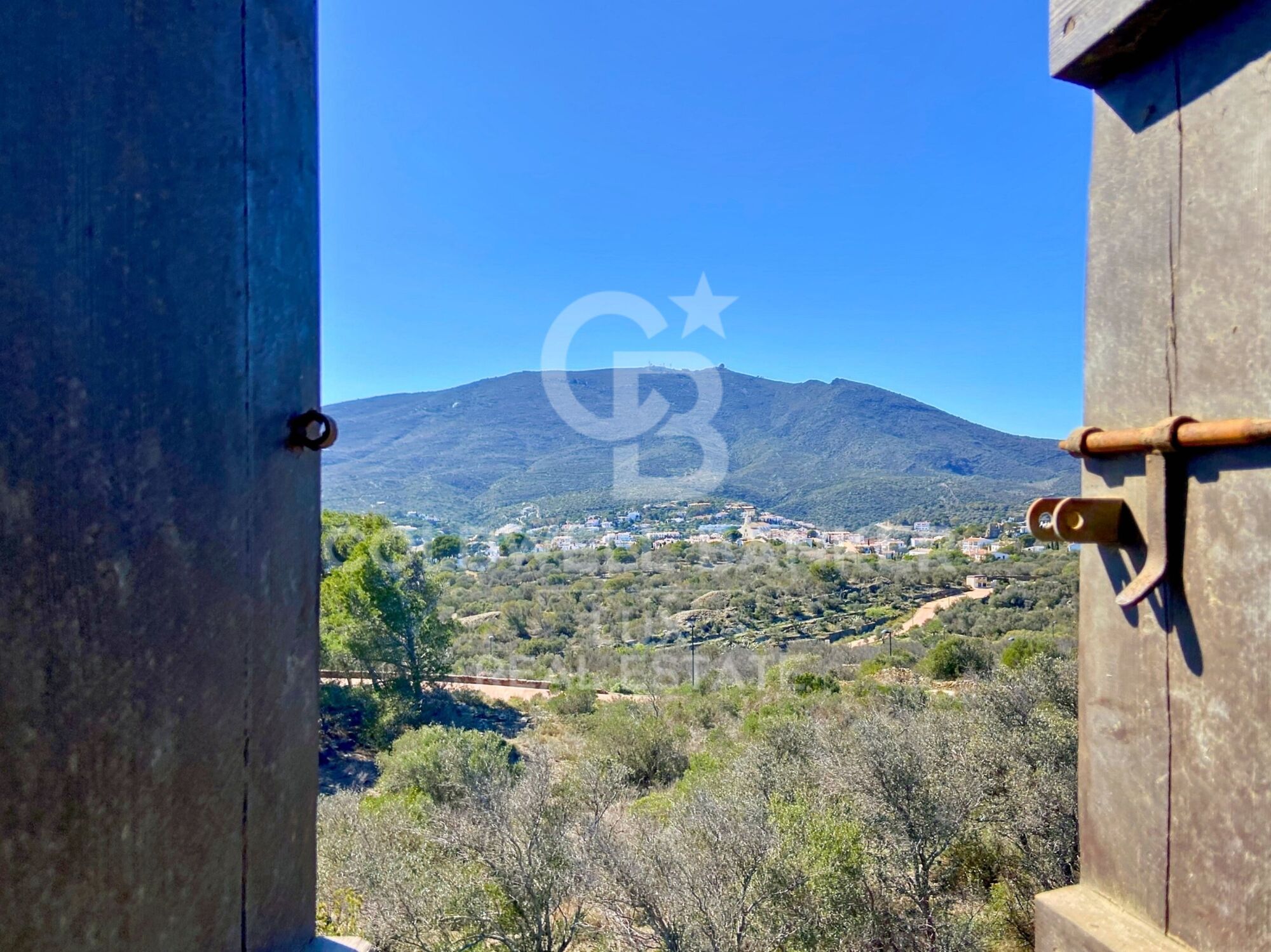 Propiedad en primera línea de mar en Cadaqués con vistas al mar, única en Europa