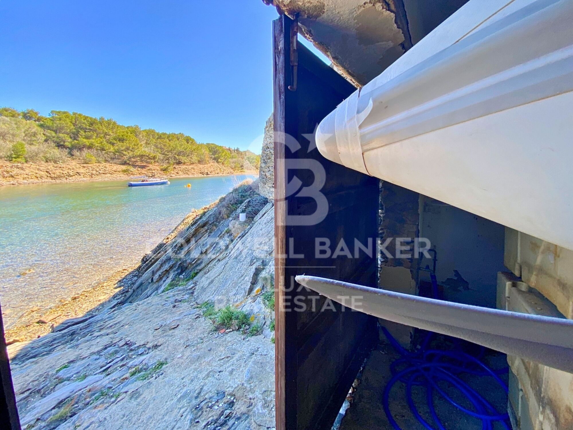 Propiedad en primera línea de mar en Cadaqués con vistas al mar, única en Europa