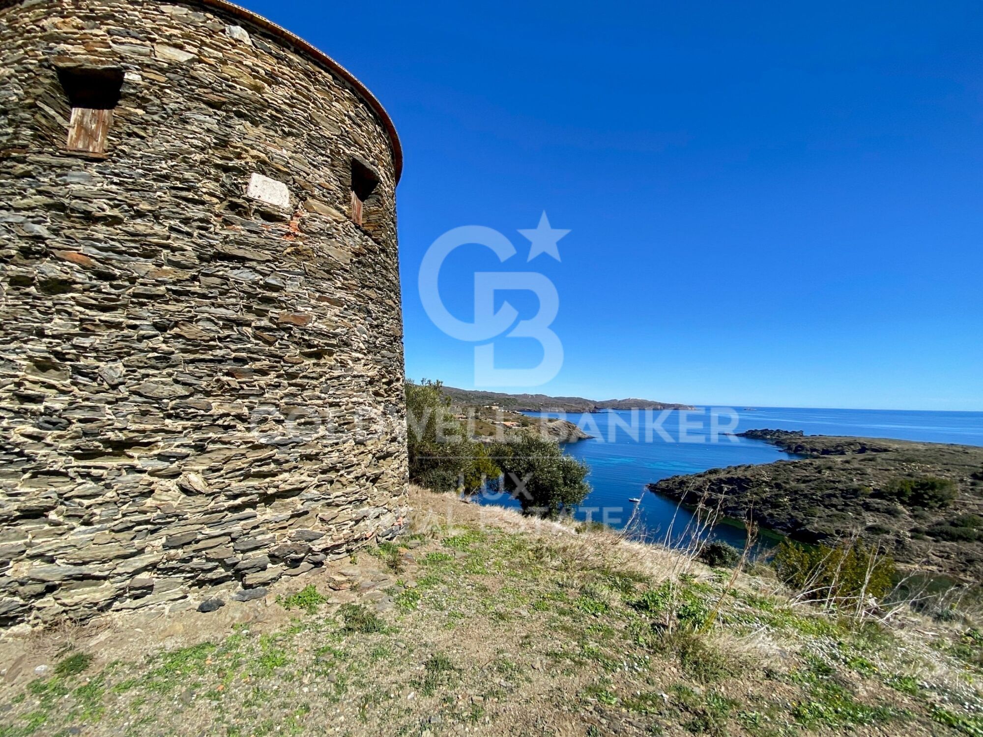 Propiedad en primera línea de mar en Cadaqués con vistas al mar, única en Europa