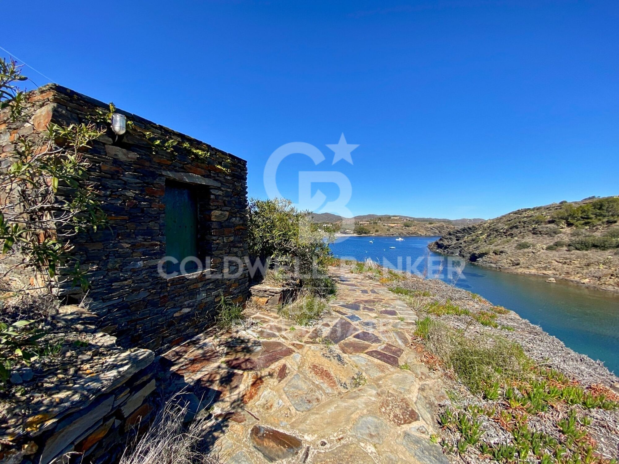 Propiedad en primera línea de mar en Cadaqués con vistas al mar, única en Europa