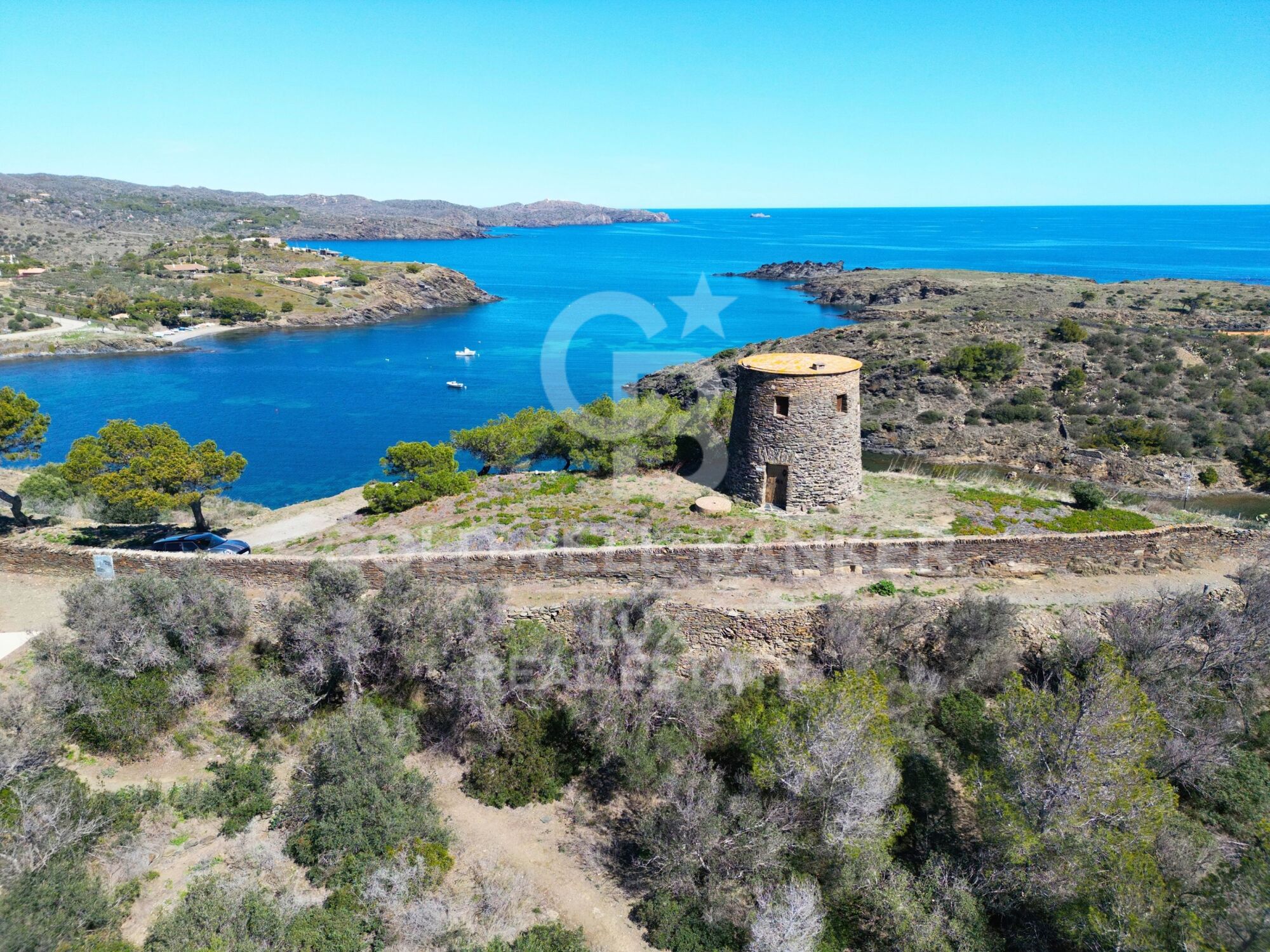 Propiedad en primera línea de mar en Cadaqués con vistas al mar, única en Europa