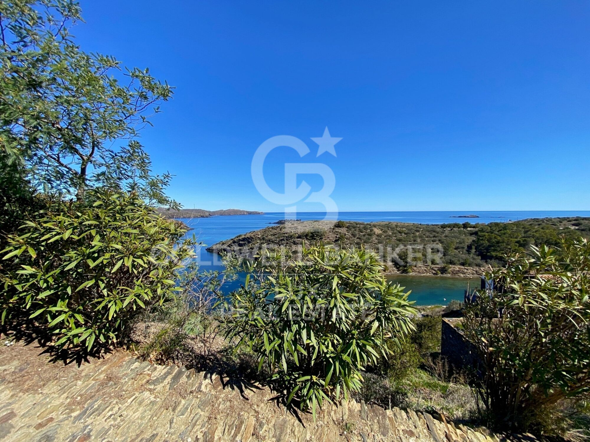 Propiedad en primera línea de mar en Cadaqués con vistas al mar, única en Europa