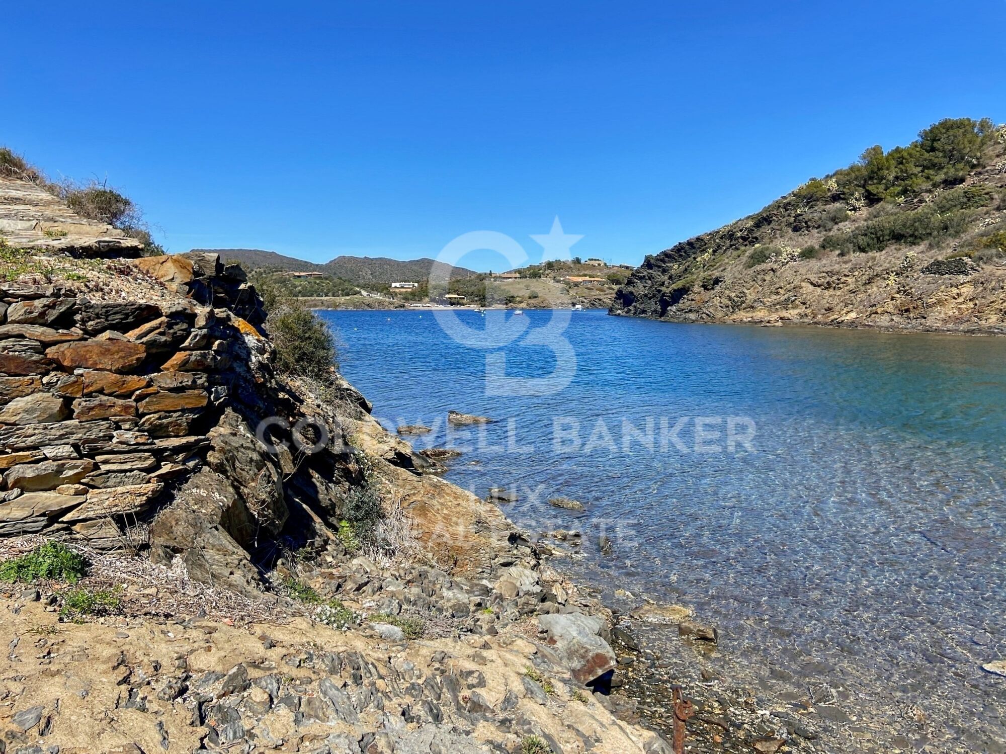 Propiedad en primera línea de mar en Cadaqués con vistas al mar, única en Europa