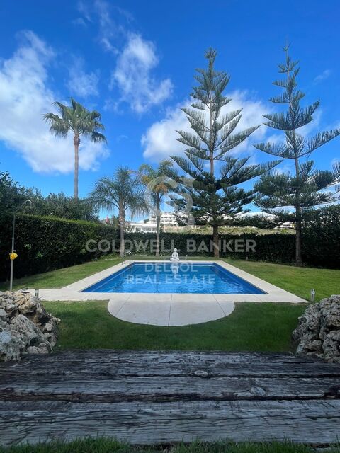 Spacious 4 bedroom villa with private garden and pool steps from La Resina Golf and Country Club