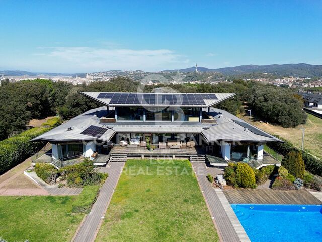 Villa de lujo con piscina y vistas en la zona de Palau, Girona