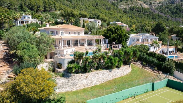 Villa méditerranéenne dans le Montgó avec vue spectaculaire