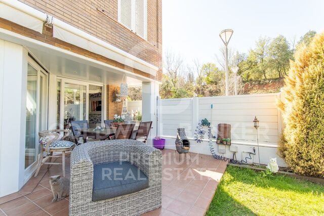 Practical corner townhouse in Sant Quirze