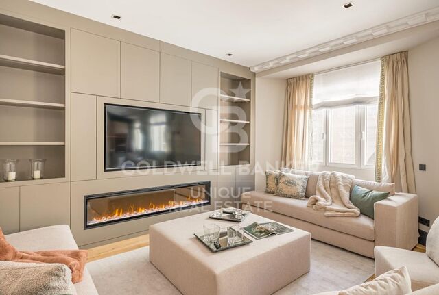 Flat for sale with 3 bedrooms and 4 bathrooms in Recoletos, Madrid