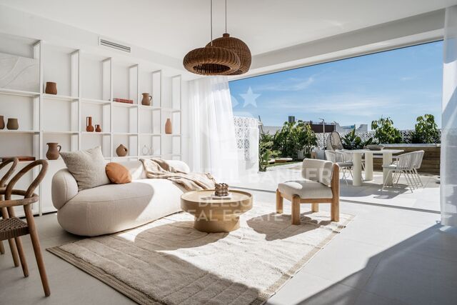 Stunning townhouse in front of the beach in Marbella.