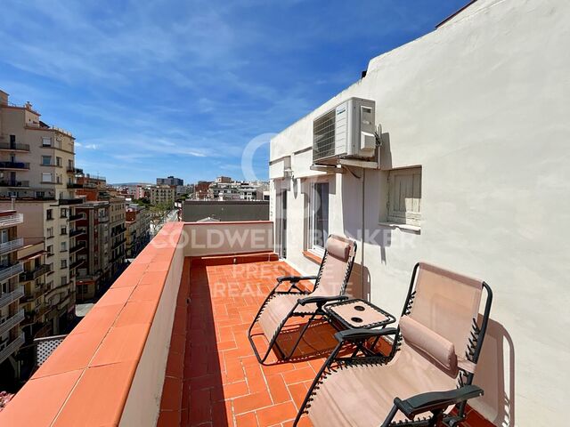 Penthouse with tourist license right next to CampNou