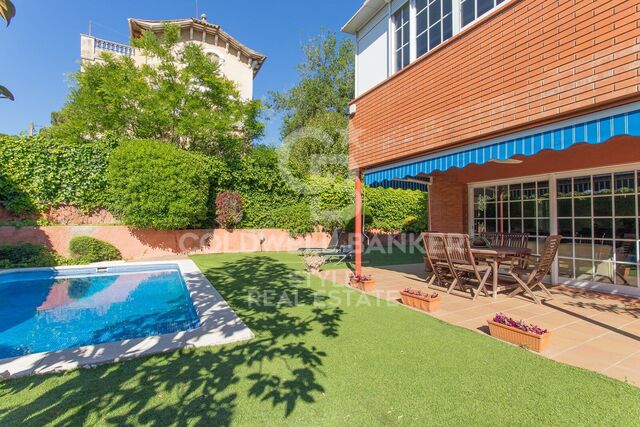 Residencia Excepcional en Les Fonts: Encanto y Comodidad