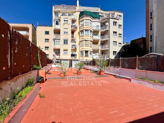 Appartement avec terrasse spectaculaire à Tres Torres