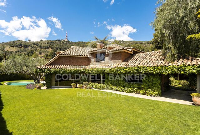 Wonderful villa with green areas in prestigious Pedralbes