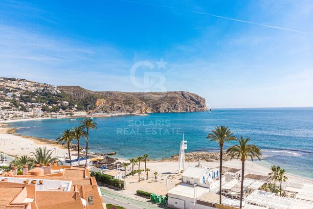 ¡Oportunidad Única en Jávea! Espectacular apartamento en primera línea con vistas al mar