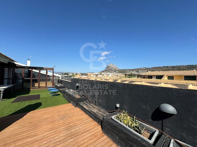 Unique double duplex with views of the sea and the Montgó in a perfect location