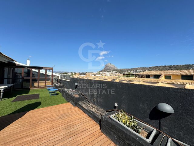 Único duplex doble con vistas al mar y al Montgó en una ubicación perfecta