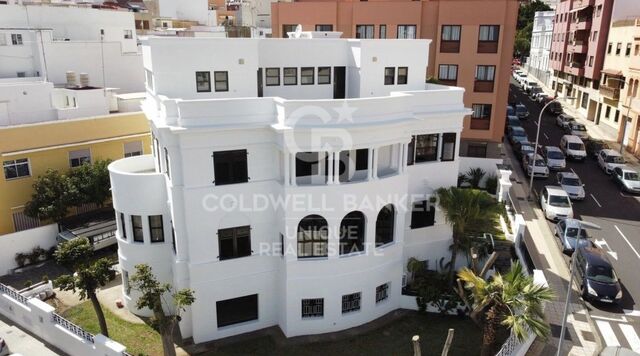 Excessive mansion in Santa Cruz de Tenerife- Hotel zone