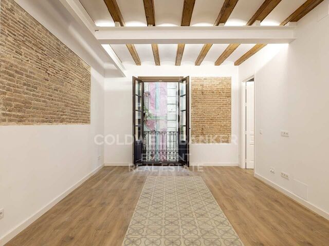 Magnificent Completely Renovated Apartment in the Heart of Barcelona's Historic Center