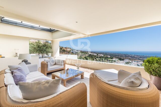 Luxury duplex penthouse with sea views in Los Monteros, Marbella