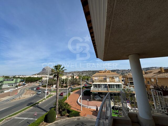 Top floor flat for sale with terrace and spectacular views of the Montgó