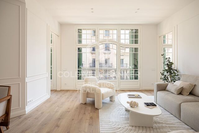 Magnificent renovated flat for sale in the Gothic Quarter