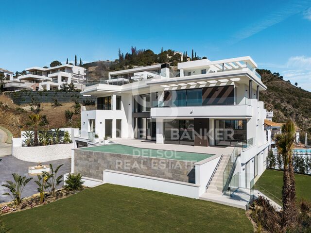 Lujosa villa de 6 dormitorios en Lomas de la Quinta, Marbella