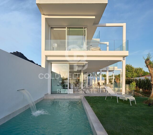 Conjunto de 8 villas independientes en Marbella con un diseño innovador.