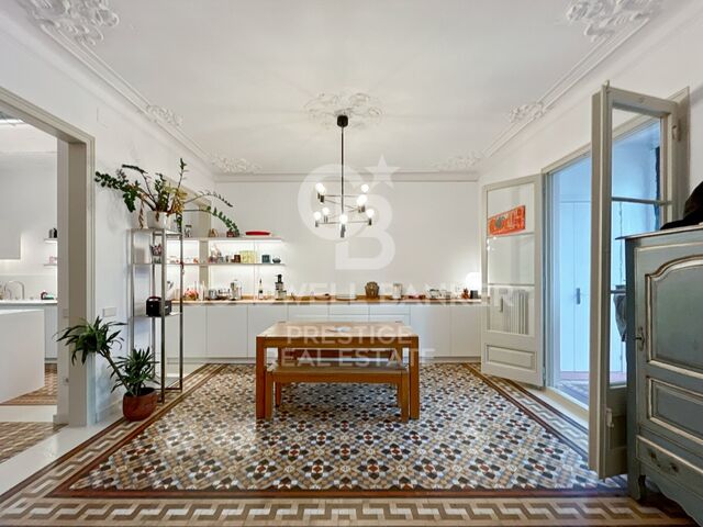 Designer apartment in a Modernist building in the Quadrat d'Or