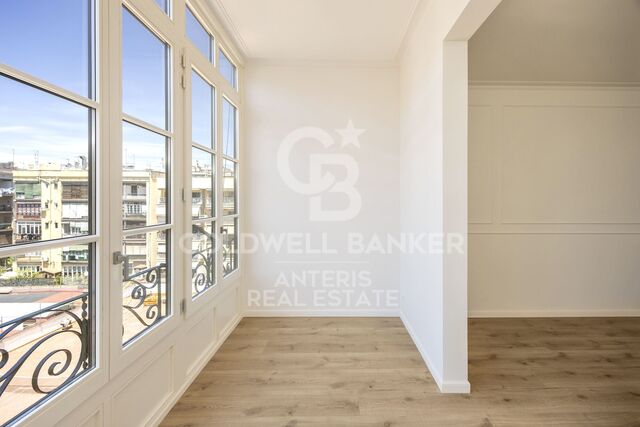Apartment with lovely gallery in Eixample, Barcelona