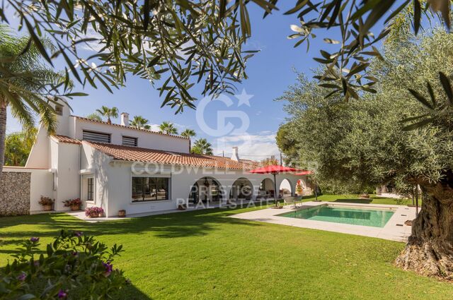 Luxury villa in Sitges Terramar .