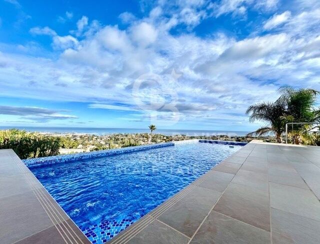 Luxuriöse Villa in Denia mit Panoramablick auf das Meer