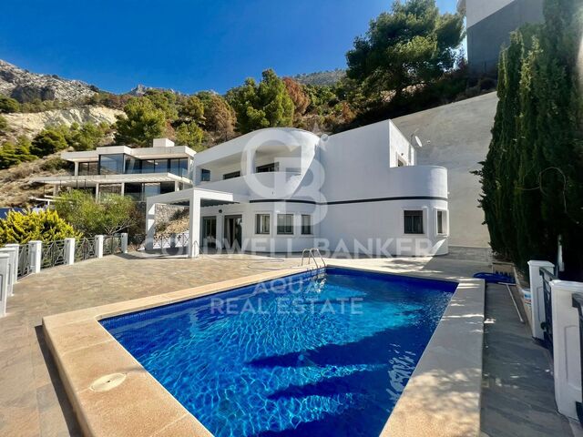 Freistehende Villa in der luxuriösen Gegend von Altea Hills.