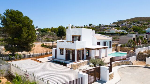 Villa Olivia - Casa Terminada y Lista para Vivir en Jávea